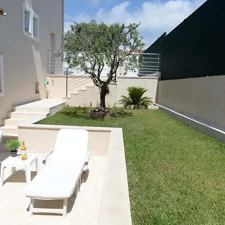 Cagnes-sur-mer Sleeps 8 Pool Air Con Wifi
