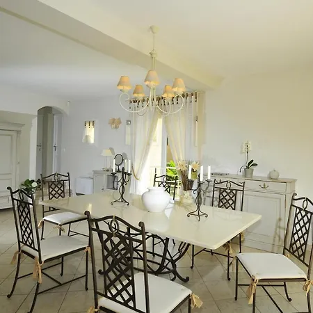 Cagnes-sur-mer Sleeps 8 Pool Air Con Wifi * Cagnes-sur-Mer