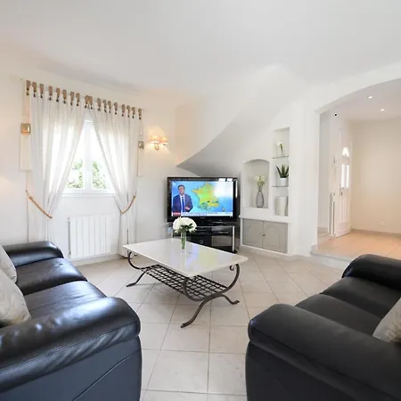Cagnes-sur-mer Sleeps 8 Pool Air Con Wifi * Cagnes-sur-Mer