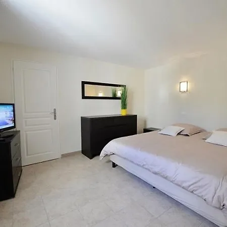 Cagnes-sur-mer Sleeps 8 Pool Air Con Wifi Villa Cagnes-sur-Mer