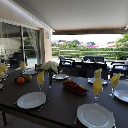 Cagnes-sur-mer Sleeps 8 Pool Air Con Wifi *